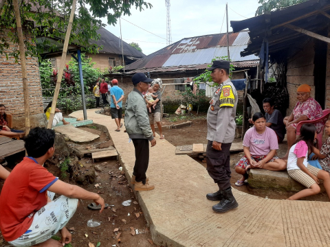 Bhabinkamtibmas Polsek PU Tanding Laksanakan Sambang Desa di Tanjung Sanai 2 untuk Jaga Kamtibmas