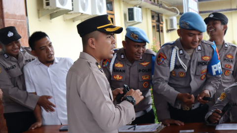 Polres Mukomuko Periksa Senjata Api Personel untuk Tingkatkan Kepatuhan dan Keamanan