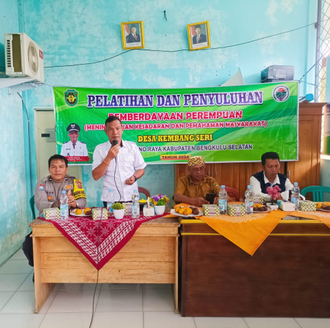 Kanit Reskrim dan Bhabinkamtibmas Polsek Pino Raya Hadiri Pelatihan Pemberdayaan Perempuan di Desa Kembang Seri