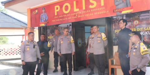 Kapolda Bengkulu Pantau Aktivitas Warga di Pantai Panjang Menjelang Akhir Operasi Lilin Nala 2025