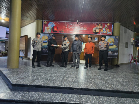 Polres Rejang Lebong Pastikan Keamanan Gereja dengan Sterilisasi Jelang Ibadah Tahun Baru 2025