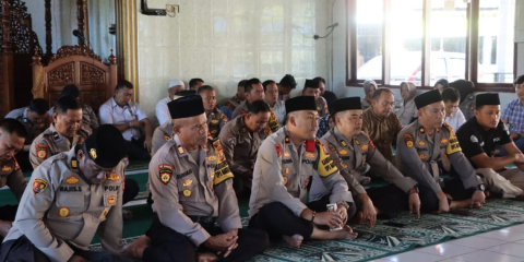 Ikuti Pembinaan Rohani dan Mental Via Zoom Meeting Untuk Tingkatkan Keimanan Personil Polri