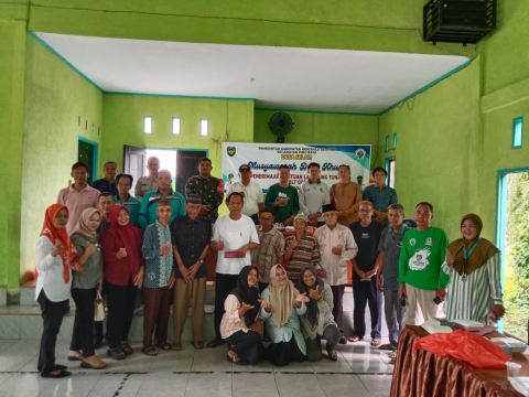 Bhabinkamtibmas Polsek Pino Raya Hadiri Musyawarah Penetapan Calon Penerima BLT di Desa Selali
