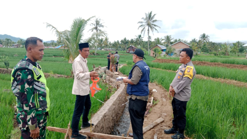 Tingkatkan Koordinasi, Bhabinkamtibmas Polsek Lebong Selatan Sambang ke Desa Manai BlauTingkatkan Koordinasi, Bhabinkamtibmas Polsek Lebong Selatan Sambang ke Desa Manai Blau