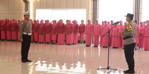 Kapolda Bengkulu Pimpin Upacara Kenaikan Pangkat 508 Personel Polda Bengkulu