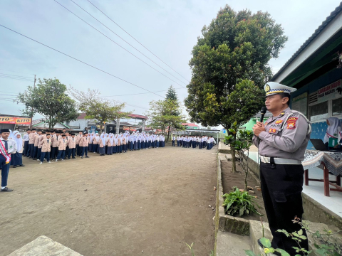Polisi Goes to School: Satlantas Polres Rejang Lebong Berikan Edukasi Lalu Lintas di MTS Nurul Kamal