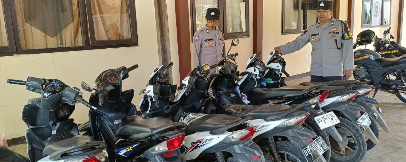 Personel Polsek Padang Jaya Lakukan Pengecekan Ranmor Titipan Warga Masyarakat Yang Mudik di Mako