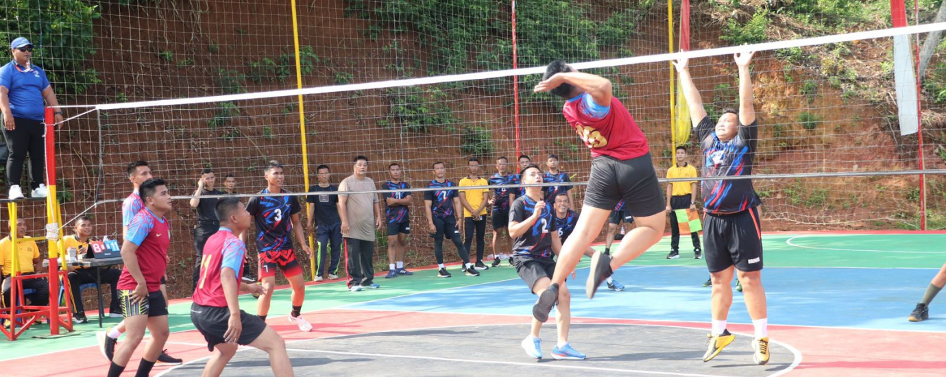 Brimob Polda Bengkulu Ikuti Pertandingan Bola Voli Antar Satker dalam Rangka HUT Ke-80 Korps Brimob Polri .