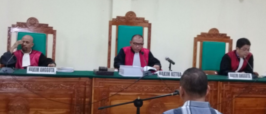 Joni Wijaya, Derektut PT. Statika Mitra Serana saat menjalani sidang di PN Tipikor Bengkulu, Kamis (19/10/2017).