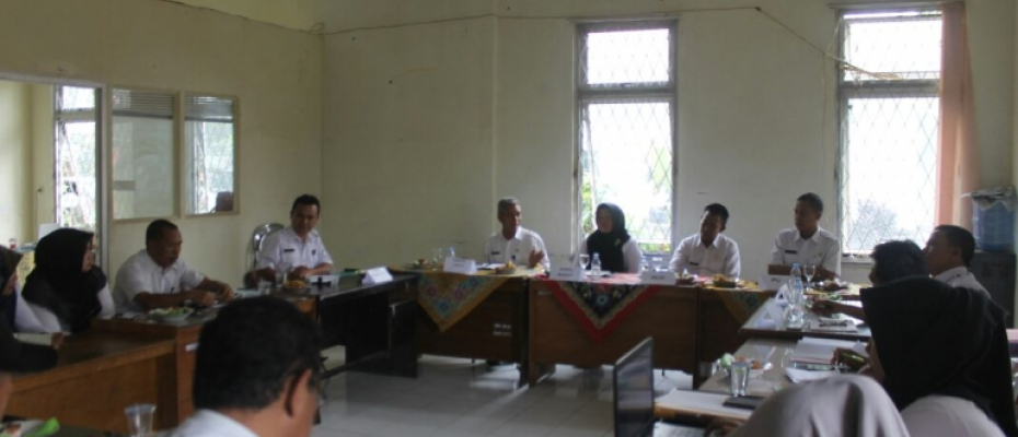 Rapat membahas soal sampah