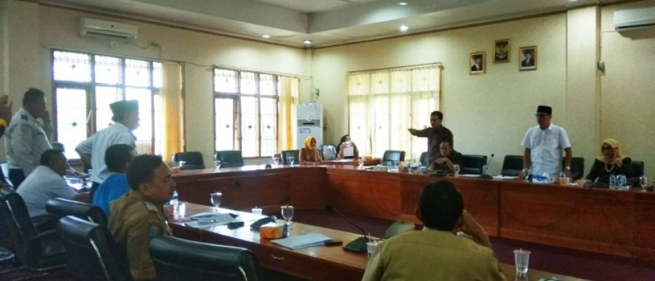 Suasana panas sempat mewarnai hearing antara Komisi I DPRD Kota Bengkulu dengan Kepala Dinas Perhubungan Kota Bengkulu, Bardin, di Ruang Rapat DPRD Kota Bengkulu
