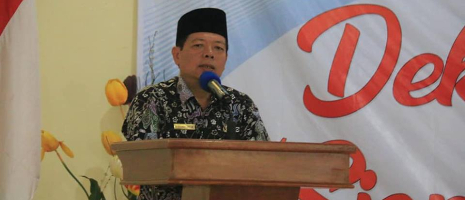 Penjabat Walikota Bengkulu Budiman Ismaun beri kata sambutan pada Deklarasi Pilkada Damai Siap Menang Siap Kalah yang diselenggarakan oleh Aliansi Jurnalis Pemantau Pemilu (AJPP) di Kuala View Beach, Jum’at (22/06/2018).