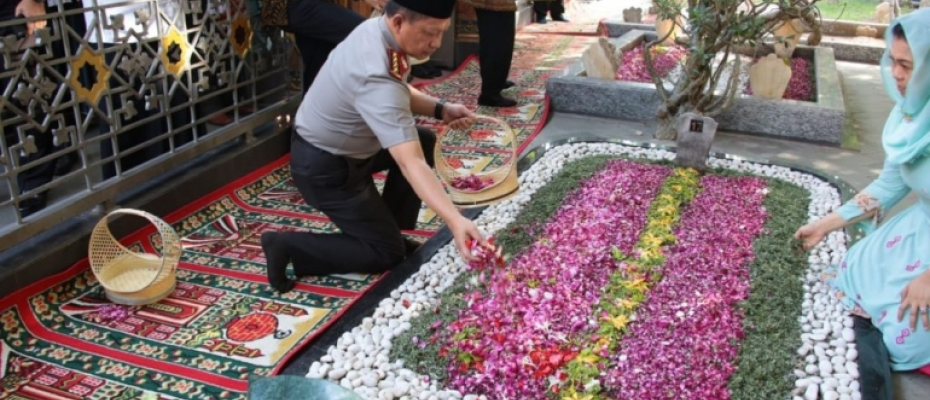 Kapolri Ziarah ke Makam KH Hasyim Asy’ari dan KH Abdurrahman Wa