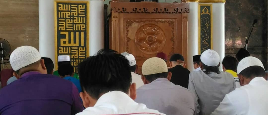 Gubernur Bengkulu, H. Rohidin Mersyah mengisi Khutbah Jum'at di Masjid Raya Baitul Izzah