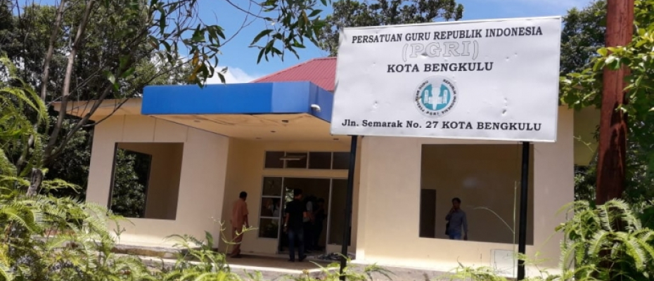 Gedung PGRI yang Terbengkalai