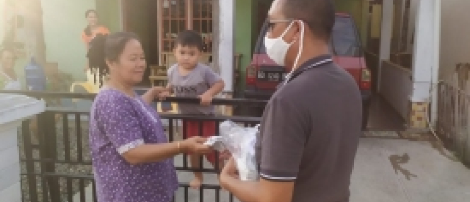 Pembagian Masker Secara Gratis Oleh Keluarga Rifa'i Tajudin