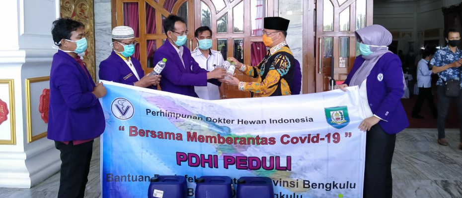 Penyerahan Simbolik Oleh PDHI Kepada Gubernur Rohidin Mersyah