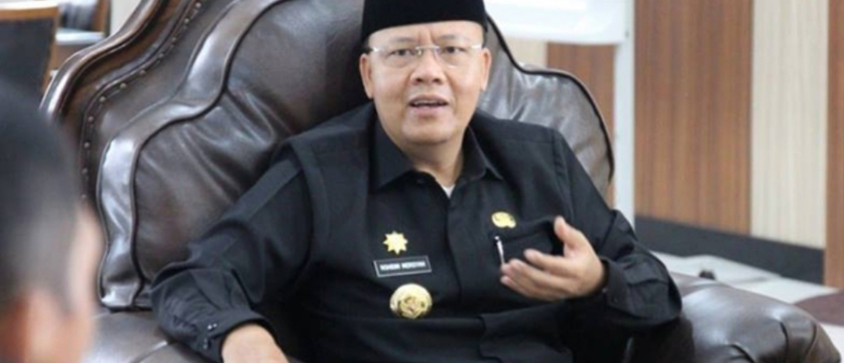 Gubernur Rohidin mersyah