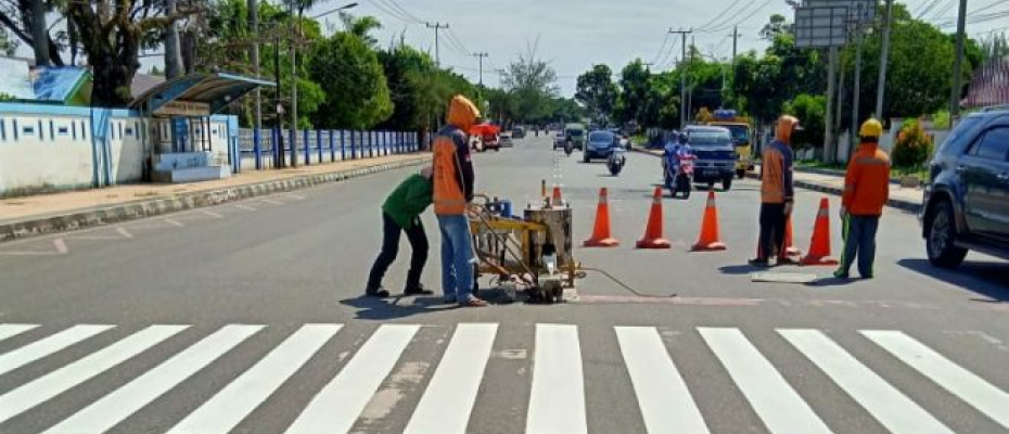 Dishub Kota Bengkulu Mulai Lakukan Pemasangan Marka Jalan