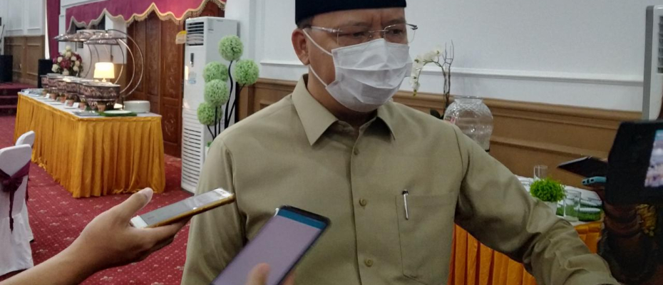 Gubernur Rohidin Mersyah saat diwawancarai
