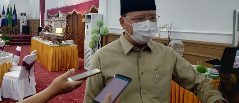 Gubernur Rohidin Mersyah saat diwawancarai