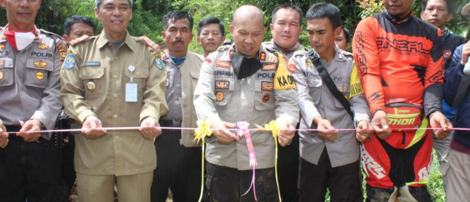 Kapolres Kepahiang Resmikan Jembatan Ketenong di Desa Batu Bandung