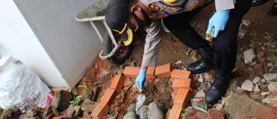 DIKMABA POLRI 2000 SAAT PELETAKAN BATU PERTAMA BEDAH RUMAH 