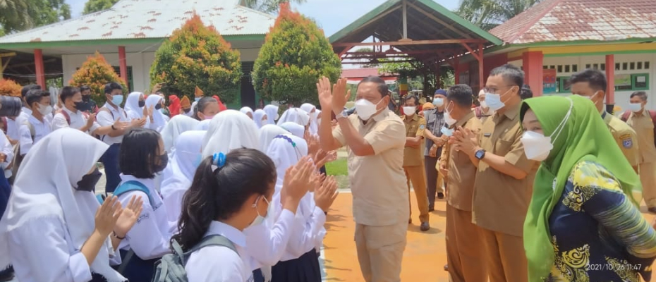 Bupati Mian saat Tinjau Revitalisasi Gedung Laboratorium TIK SMPN 13 