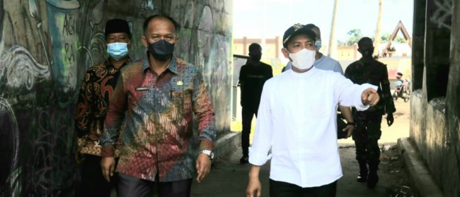 Wakil Wali kota Bengkulu Dedy Wahyudi bersama perwakilan kontraktor PT Adhi Karya dan perangkat Kelurahan Pasar Bengkulu pun langsung meninjau persiapan untuk launchingnya wisata kota tuo ShareFacebookTwitterWhatsApp