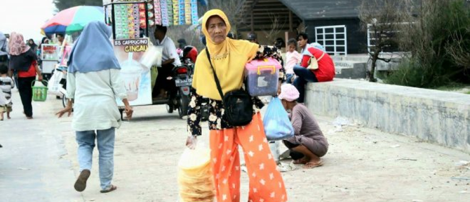 Nenek Supiah Si Tulang Punggung Keluarga