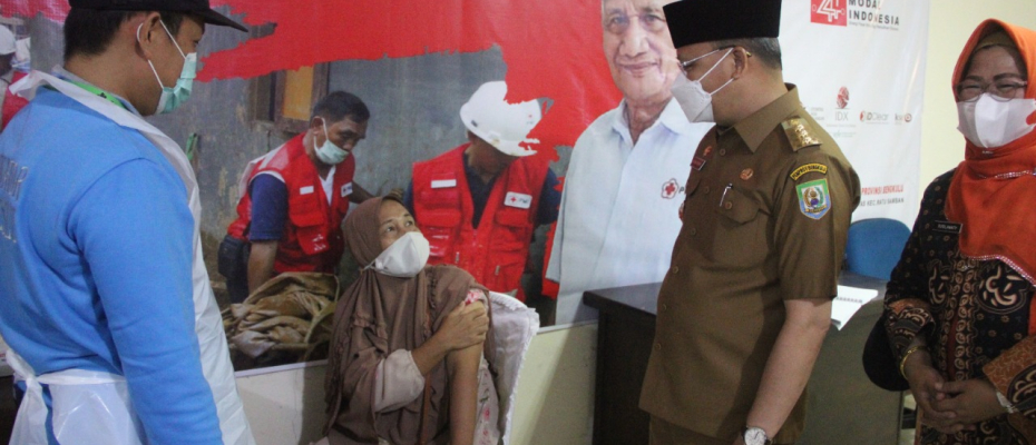 Gubernur Rohidin usai membuka dan meninjau Serbuan Vaksinasi Covid-19 PMI Bengkulu, di Markas PMI Provinsi Bengkulu