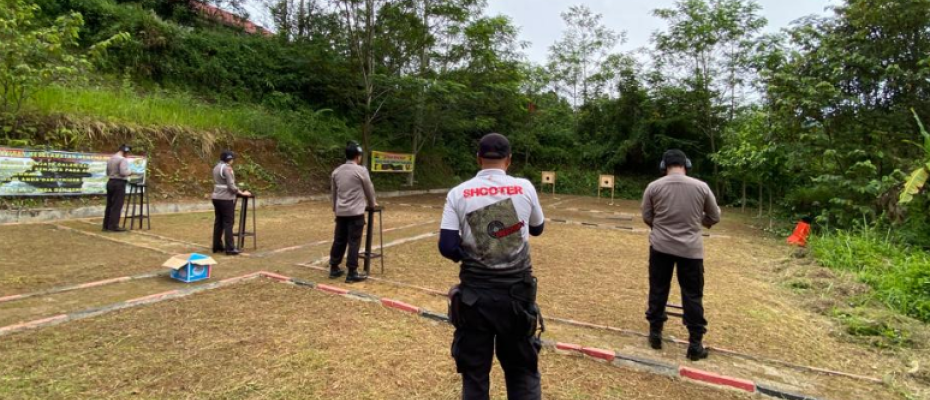 Tingkatkan Kemampuan Anggota, Polres Lebong Gelar Latihan Menembak