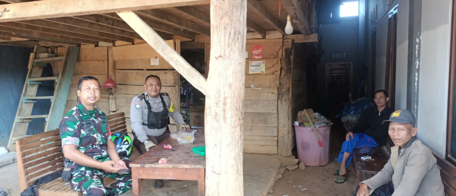  Bhabinkamtibmas dan Babinsa Gelar Binluh Himbau Warga Cegah Covid-19 dan PMK