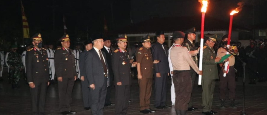 Kapolda Ikuti Apel Kehormatan dan Malam Renungan Suci di TMP Balai Buntar
