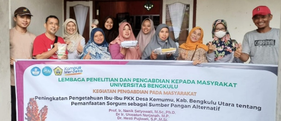 Pemberdayaan Masyarakat Kemumu melalui Budidaya Sorgum & Diversifikasi Olahannya oleh Dosen Unib