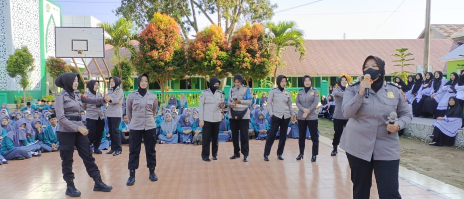 Polwan Polres Rejang Lebong Penyuluhan Hukum di Sekolah