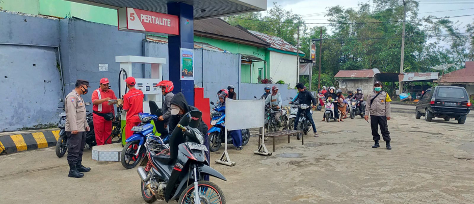 Personel Polres Rejang Lebong Pantau Penyaluran BBM di SPBU Simpang Nangka