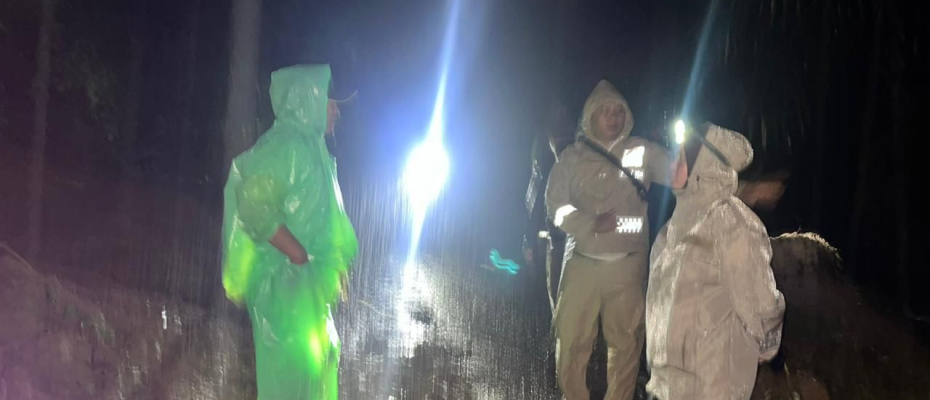 Kapolsek Kerkap Bersama Personel Datangi TKP Tanah Longsor