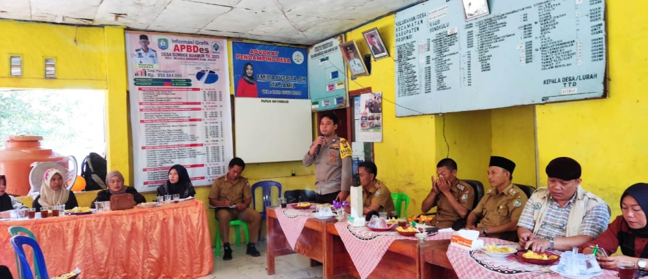 Hadiri Musyawarah Pemabangunan Desa Sumber Makmur, Bhabinkamtibmas Polsek Muara Sahung Sampaikan Imbauan Kamtibmas