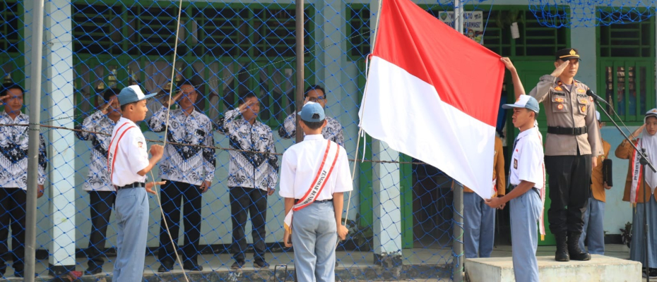 Ajak Pelajar Tertib Berlalu Lintas, Polsek Ketahun Laksanakan Kegiatan Police Goes To School