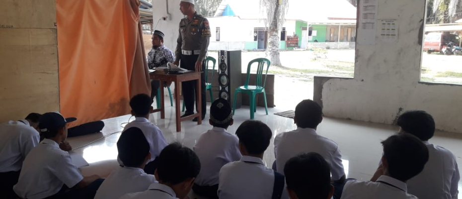 Sat Lantas Mukomuko Sosialisasi Tata Tertib Berlalu Lintas di SMPIT IQBS Umar Mukomuko