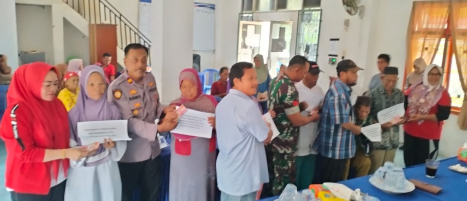 Dihadiri Kapolsek Lais, Desa Talang Rasau Salurkan BLT DD