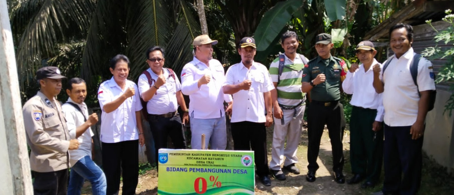 Bhabinkamtibmas Polsek Ketahun Kawal Penentuan Titik Nol Pembangunan Sumur Bor