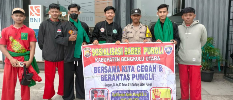 Bhabinkamtibmas Polsek Ketahun Sosialisasikan Program Saber Pungli Pada Warga