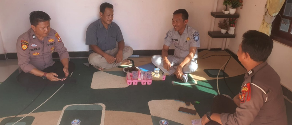 Sambangi Keluarga Korban Lakalantas, Polsek Ketahun bersama Jasa Raharja Berikan Uang Santunan kepada Ahli Waris