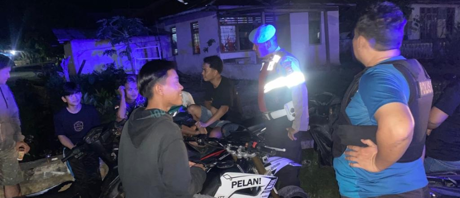 Patroli Rutin, Personel Polsek Kerkap Ajak Masyarakat untuk Jaga Kamtibmas di Wilkum Kerkap