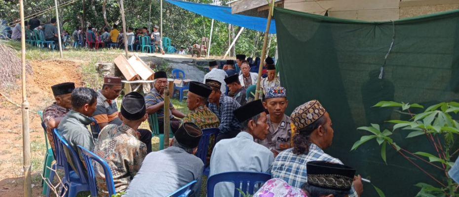 Peduli Antar Sesama, Polisi RW Polsek Batik Nau Sambang Duka 