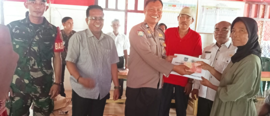 Kanit Binmas Polsek Ketahun Hadiri Penyaluran BLT DD di Desa Bukit Tinggi