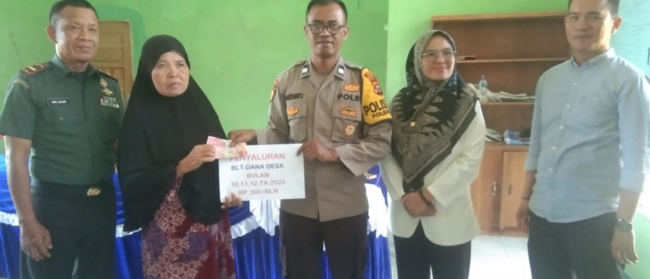 Plt Bhabinkamtibmas Hadiri Penyaluran BLT DD Lubuk Lesung
