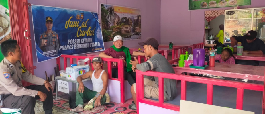 Melalui Jumat Curhat, Bhabinkamtibmas Dengarkan Keluhan Masyarakat di Warung Maika